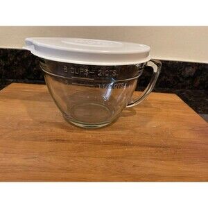 8 cup pampered chef measuring bowl with lid